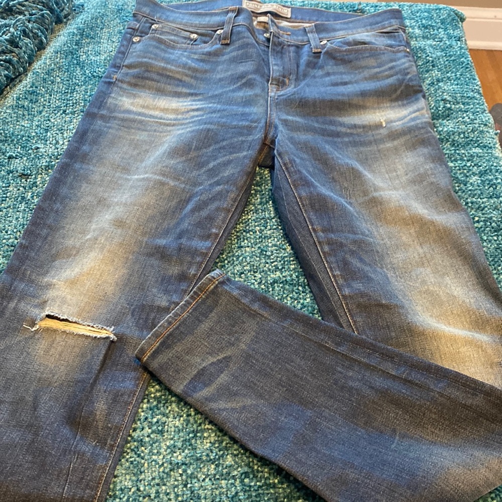 Great distressed stretchy jeans!